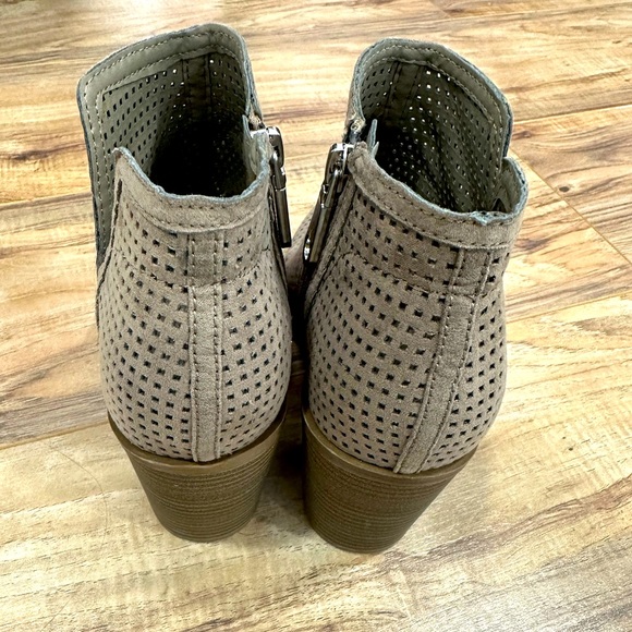 Dolce Vita Ankle Boots with Chunky Heel - Picture 5 of 5